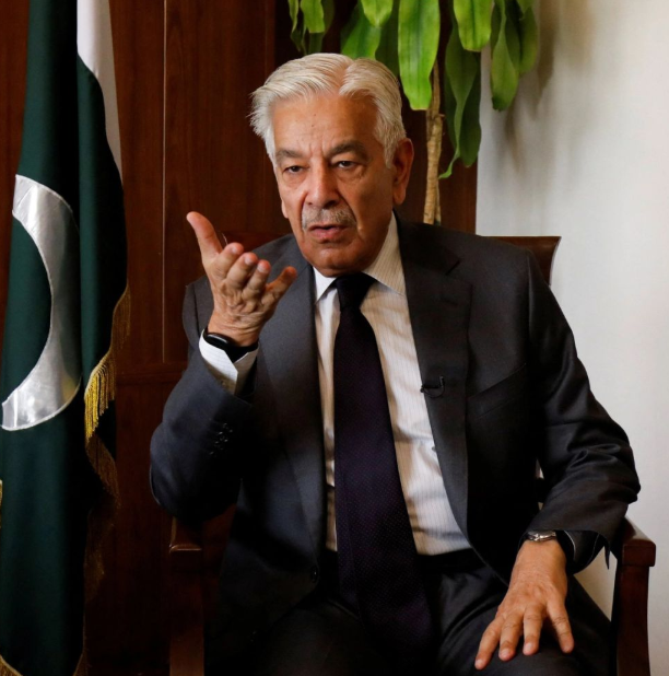 خواجه آصف: لا تقارنوا الإجراءات ضد طالبان بالهجمات الهندية على باكستان