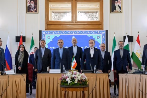 تهران له طالبانو او پاکستان غوښتي، چې د خبرو مېز ته راوګرځي