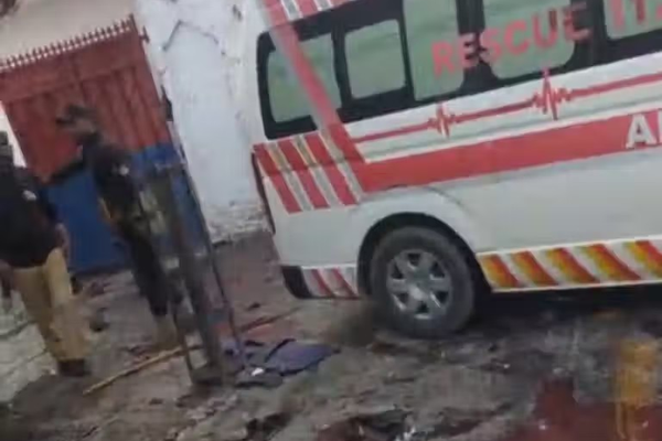 ارتفاع حصيلة قتلى الهجوم الانتحاري في باكستان إلى 14 شخصاً