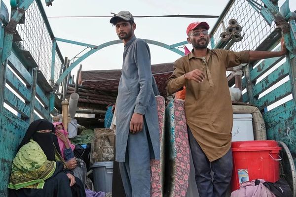 د پاکستان تر ولکې لاندې کشمېر کې محکمې له قانوني پروسې پرته د افغانانو د اېستلو لړۍ ودروله