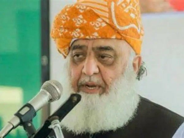 بر کاروان موترهای رهبر حزب جمعیت العلمای اسلام پاکستان تیراندازی شد