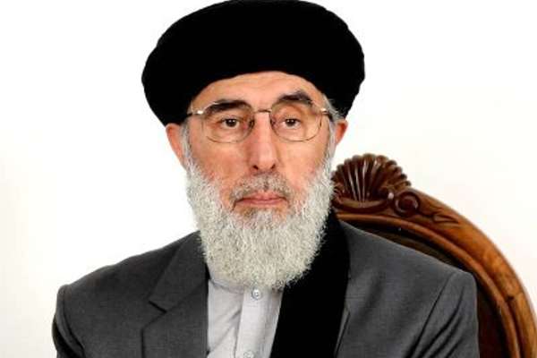 حکمتیار: امریکا طالبان ترهګر بلل، خو د بګرام او تجهیزاتو په ګډون یې ټول افغانستان وروسپاره