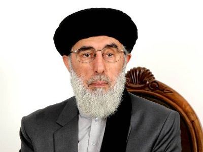 حکمتیار: امریکا طالبان ترهګر بلل، خو د بګرام او تجهیزاتو په ګډون یې ټول افغانستان وروسپاره