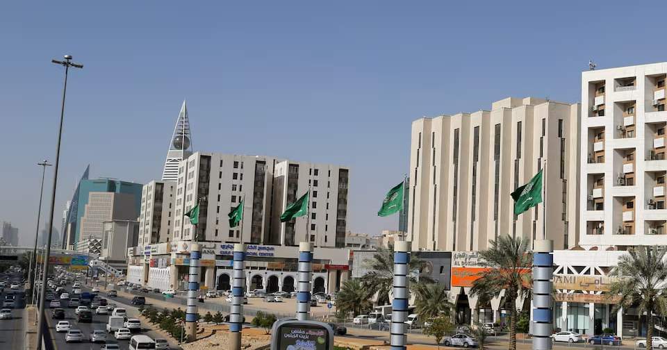 Houthis Claim Coordinated Strikes on Saudi Airports and Oil Facilities