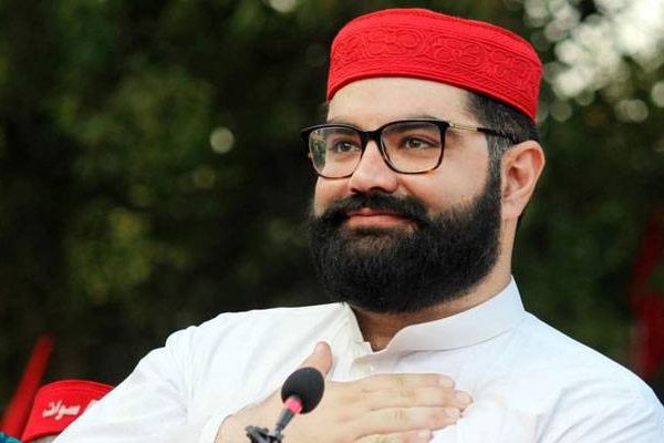 اېمل ولي خان د باچاخان پوهنتون د رییس د استعفا غوښتنه کړې