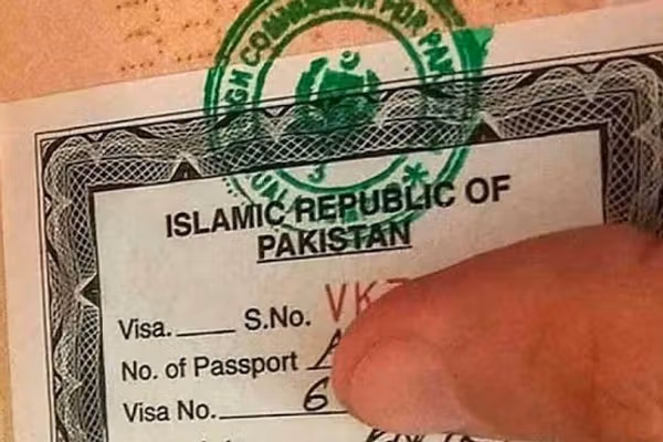 ویزای پاکستان در بازار سیاه کابل تا 'یک هزار و ۵۰۰ دالر فروخته میشود'