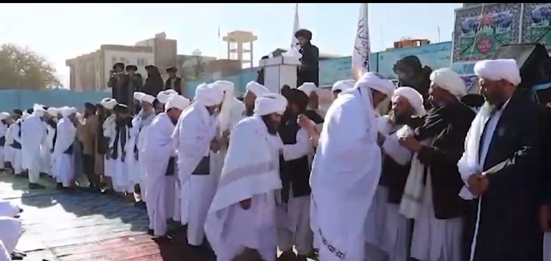 خبرگزاری باختر: ۳۷ مولوی از یک مدرسه جهادی در بادغیس فارغ شدند