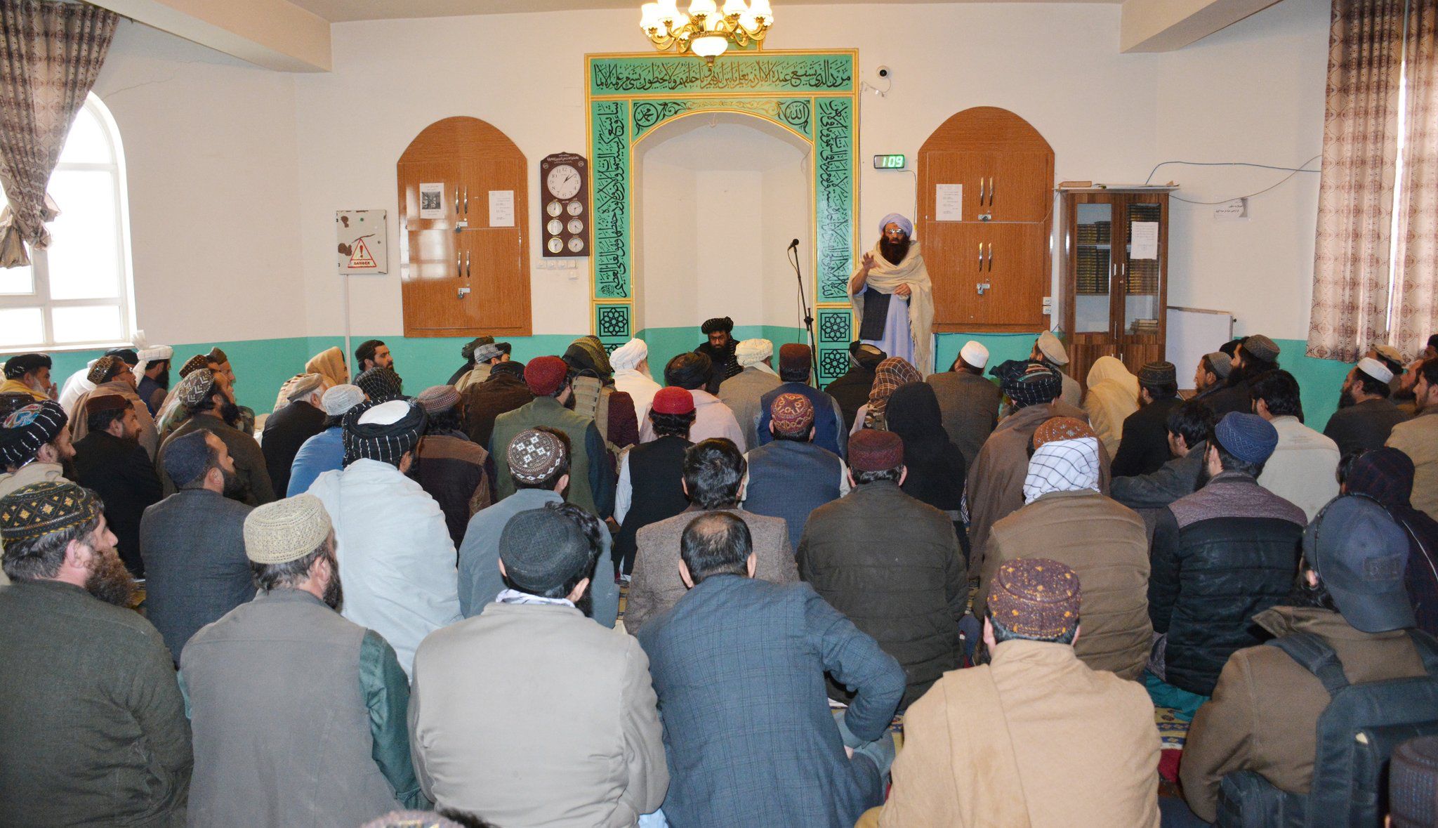 دستور وزارت مهاجرین طالبان: هیچ کارمندی نباید در زمان ادای نماز در دفتر حضور داشته باشد