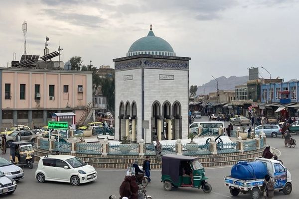 طالبانو په کندهار کې د دریو سیمهییزو راډیوګانو دفترونه وتړل
