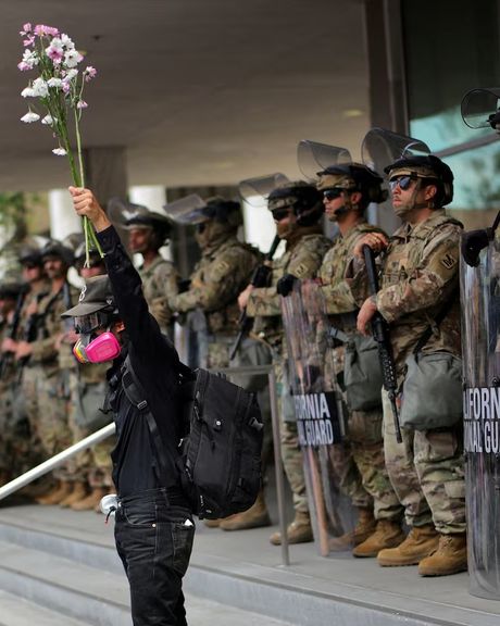 وزارت دفاع امریکا دستور خروج دو هزار نیروی گارد ملی از لسانجلس را صادر کرد