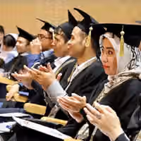 تحصیل دانشجویان افغان زیر فشار ناامنی و هزینههای سنگین در ایران