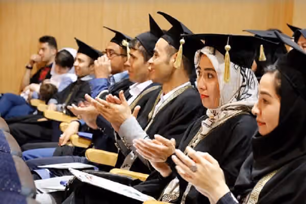 تحصیل دانشجویان افغان زیر فشار ناامنی و هزینههای سنگین در ایران