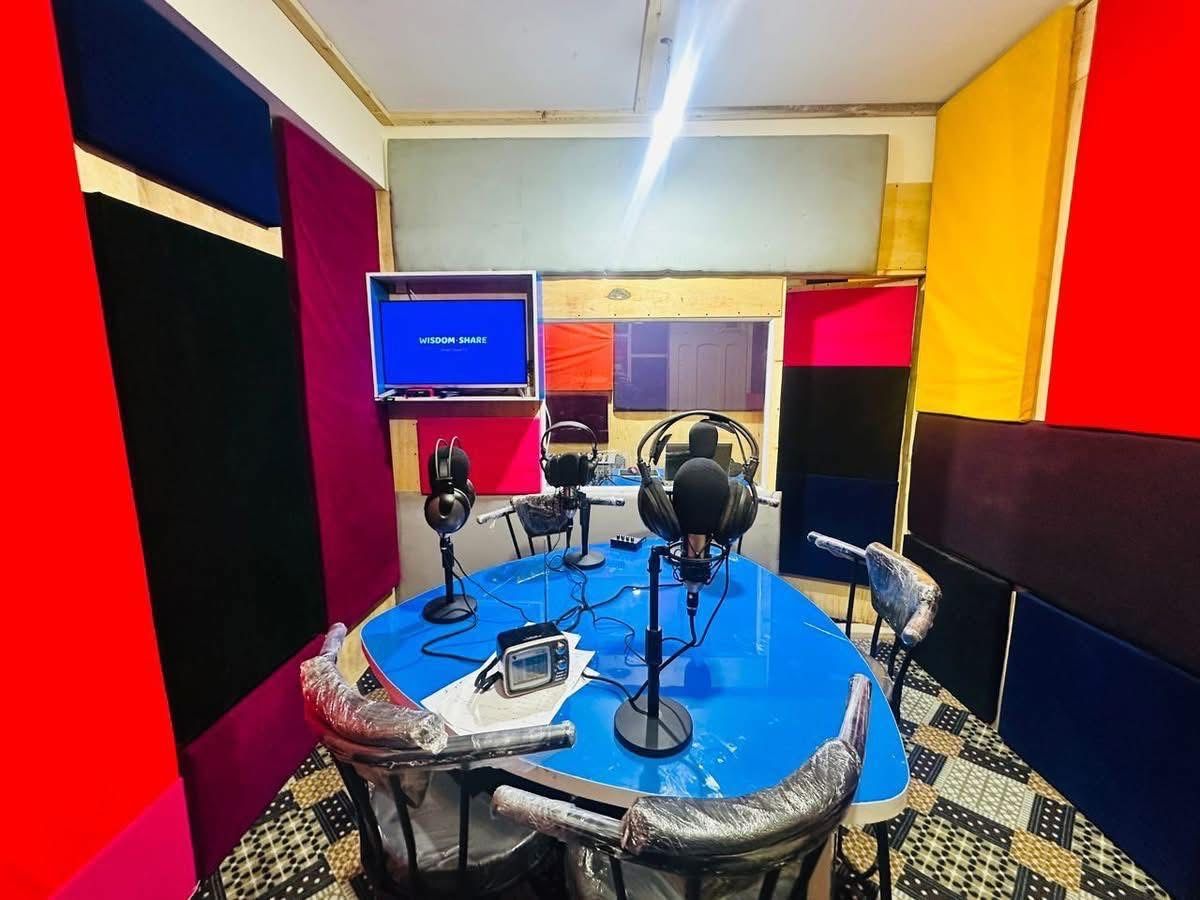 د رسنیو د سخت سانسور په سیوري کې؛ "صدای دریا" راډیو په کابل کې خپلې خپرونې پیل کړې