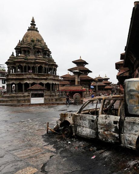 نیپالي معترض ځوانان او پوځ د لنډمهاله مشر د ټاکلو لپاره په خبرو بوخت دي