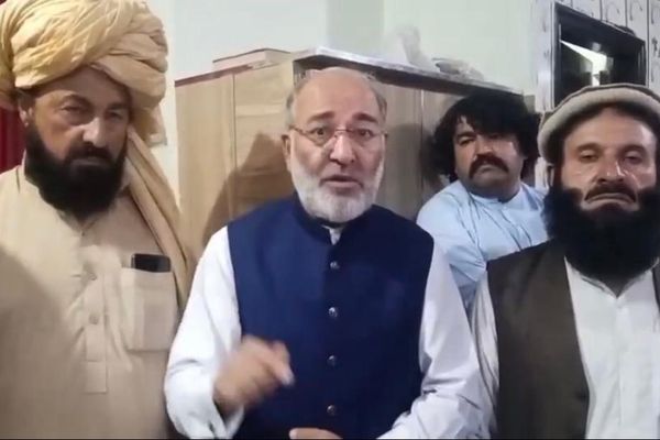 له سوېلي وزیرستان نه اسلام اباد ته ورغلي مشران د علي وزیر د خلاصون غوښتنه کوي