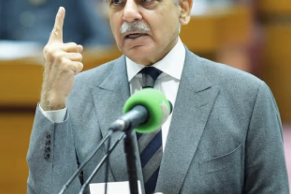 شهباز شريف: نرى بصمات الهند وطالبان الأفغانية في الهجمات ضد باكستان