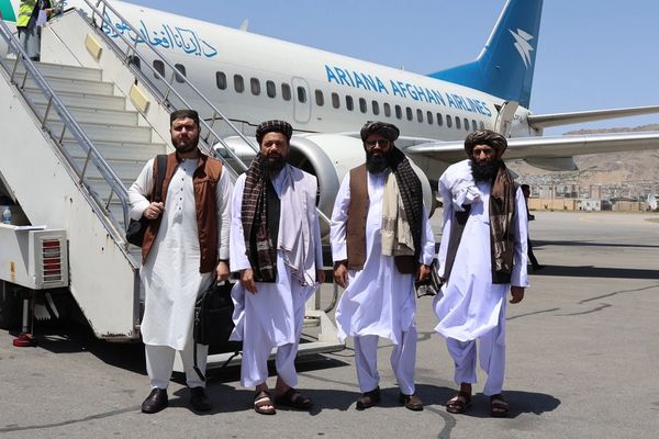 د طالبانو د برېښنا وزیر د انرژۍ پنځم نړیوال کنفرانس کې د ګډون لپاره ازبکستان ته لاړ