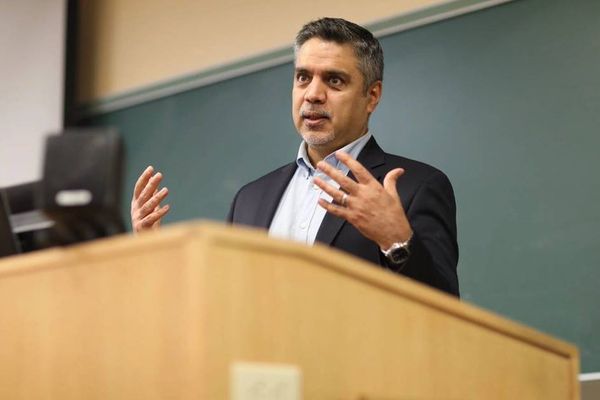 اشرف حیدري: یوازې ګډ سیمهییز اقدام کولای شي افغانستان ته تلپاتې سوله راولي