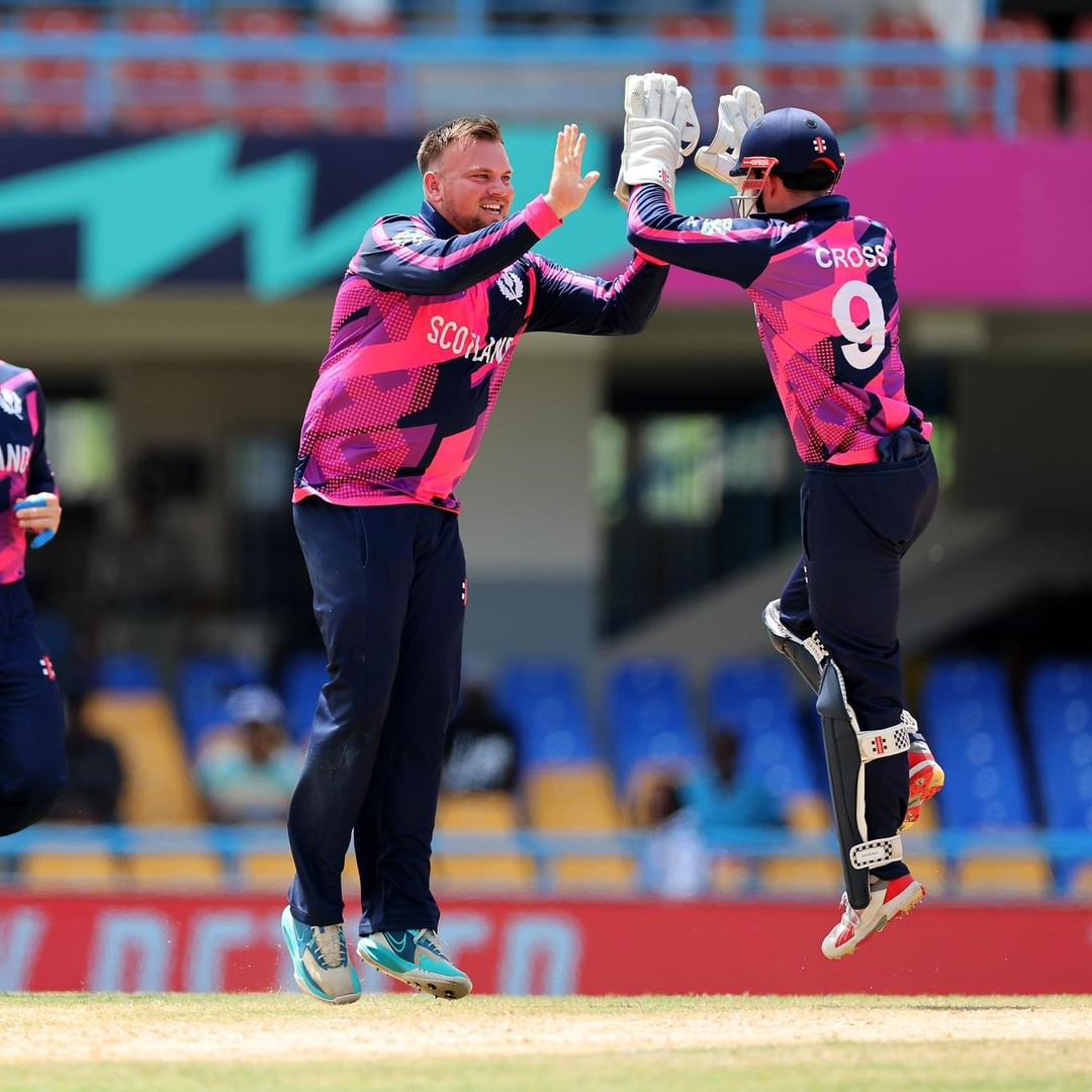 نړېوال شل اوریز جام؛ ویسټ اینډیز له یوګنډا او سکاټلنډ له عمان څخه لوبه وګټله