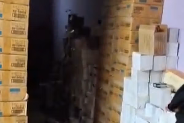 از تفتیش عقاید تا کنترول بازار؛ محتسبان طالبان ۵۰ تُن مواد خوراکی تاریخگذشته را ضبط کردند