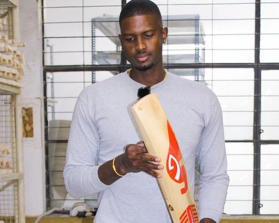 جېسون هولډر اووه کاله وروسته د راشد خان نړۍوال ریکارډ مات کړ