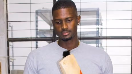 جېسون هولډر اووه کاله وروسته د راشد خان نړۍوال ریکارډ مات کړ