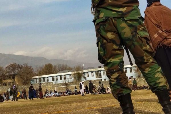 طالبانو په خوست او فراه ولایتونو کې د یوې ښځې په ګډون ۱۱ کسان په عام محضر کې په دُرو وهلي