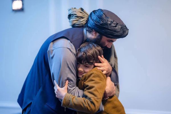 حقانی از کودک با استعداد هراتی پذیرایی کرد