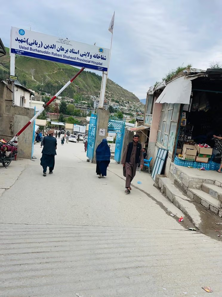 په بدخشان کې یوه زورواکي د فیض‌اباد روغتون یوه روغتیاپاله وهلې ده