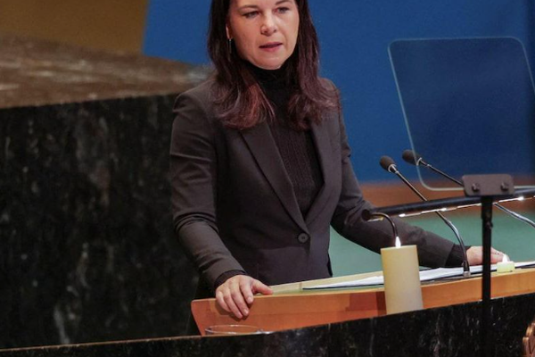 رسالة مفتوحة إلى أنالينا بيربوك؛ ناشطات يطالبن بتجريم الفصل العنصري القائم في أفغانستان