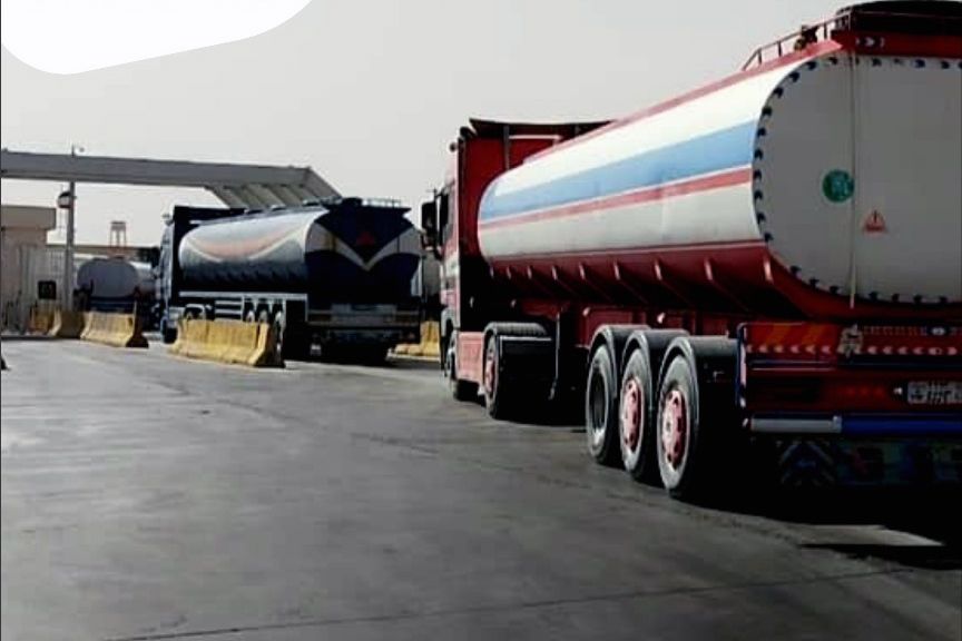 طالبانو په یوه میاشت کې د بې کیفیته تېلو تر ۲۴۳ کانتینر ایران ته ور ګرځولي