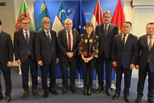 ممثلون عن الاتحاد الأوروبي وآسيا الوسطى يبحثون الوضع في أفغانستان