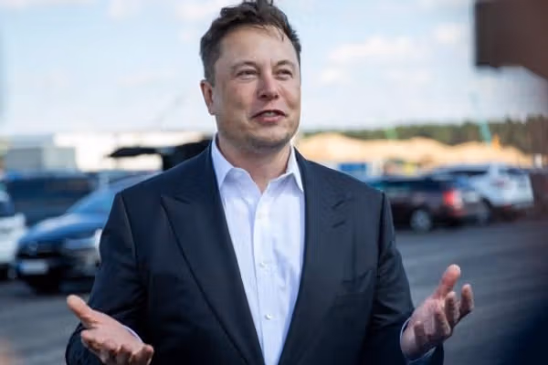 اېلان ماسک: سپېساېکس پر مريخ د تمرکز پرځای په سپوږمۍ کې ښار جوړولو ته لومړیتوب ورکوي