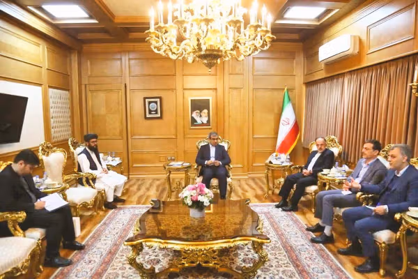 د طالبانو قونسل د خراسان رضوي له والي سره د سوداګرۍ او د کډوالو ستونزو په اړه خبرې کړي