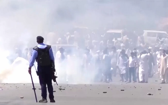 اعتراضات در پاکستان؛ در دو روز گذشته ۸ نفر کشته، ۲۹۰ زخمی و ۱۹۰۰ دیگر بازداشت شدند