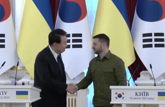 رئیس‌جمهور کوریای جنوبی در سفری به کی‌یف، وعده کمک‌های نظامی به اوکراین داد