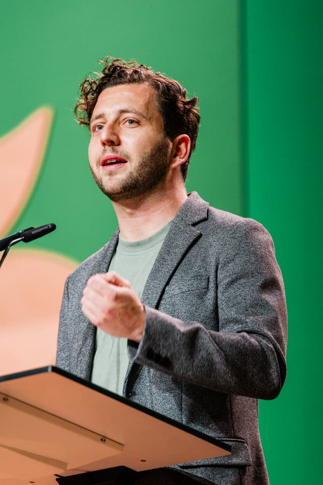 رئیس حزب سبزها: اخراج افغان‌ها از پاکستان و برخورد آلمان با آنان شرم‌آور است