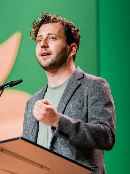 رئیس حزب سبزها: اخراج افغانها از پاکستان و برخورد آلمان با آنان شرمآور است