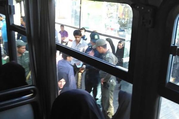 ایراني پولیس د افغان کډوالو موبایلونه له اسراییل سره د احتمالي اړیکو په شک پلتي