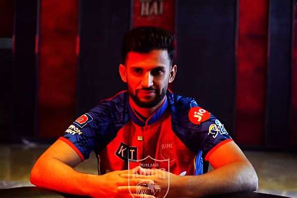 د افغانستان د کرېکټ ستوری عظمتالله عمرزی د پنجاب کېنګز له لوبډلې سره یوځای شو