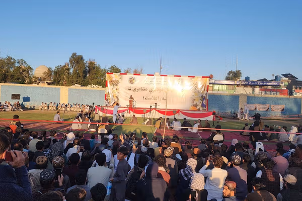 په جلالاباد کې د نارنج ګل مشاعرې پر مهال له خبریالانو سره ناوړه چلند شوی