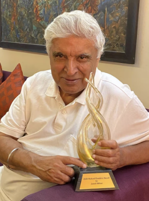 شاعر هندي بارز يدعو رجال الدين في بلاده إلى إدانة إجراءات طالبان ضد النساء