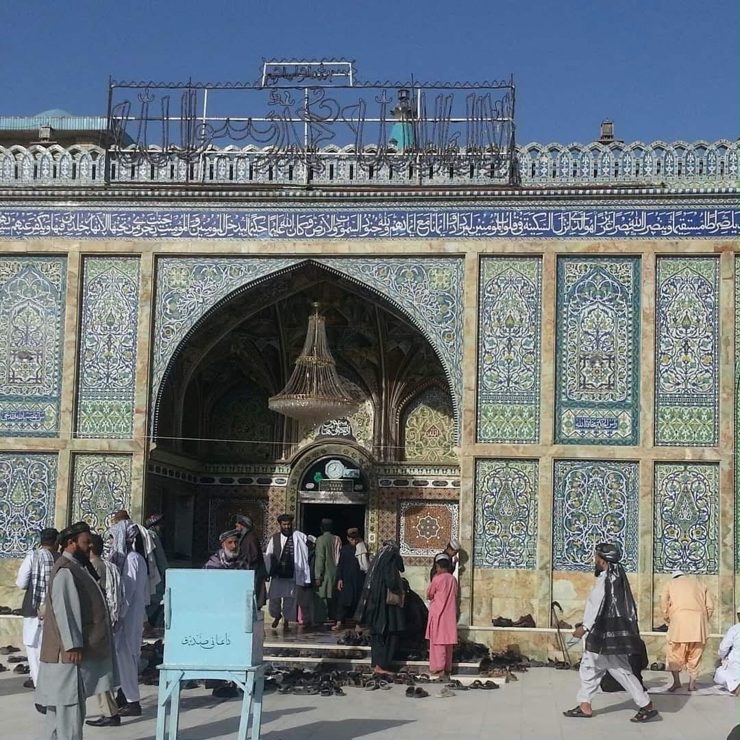په کندهار کې ښځې خرقي شریفې ته د دوی پر ورتګ د بندیز لرې کېدل غواړي