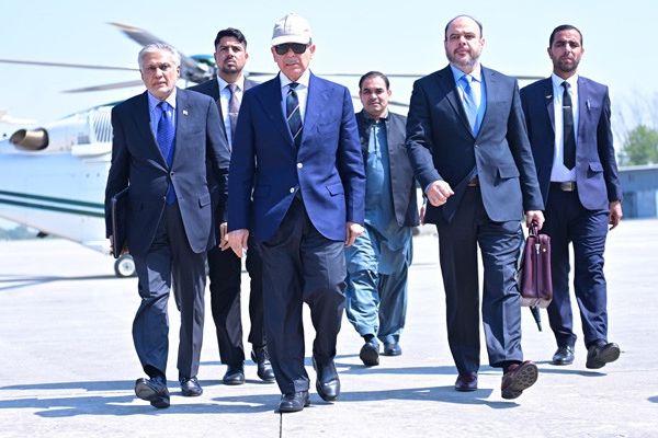 شهباز شریف د عربي او اسلامي هېوادونو سرمشریزه کې د ګډون لپاره قطر ته روان شو