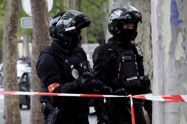 درې فرانسوۍ مېرمنې د ترهګریز برید د پلان جوړونې په تور نیول شوې دي