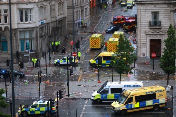 یک موتر در لیورپول خود را به جمعیت هواداران تیم فوتبال این شهر کوبید