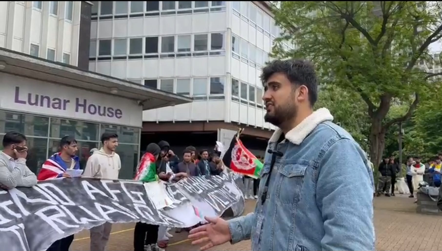 ده‌ها پناهنده افغان در بریتانیا به سیاست اخراج اجباری پناهجویان به رواندا اعتراض کردند