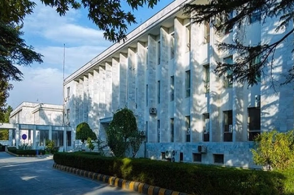 النائب السابق لوزير خارجية طالبان اعتُقل في قطر