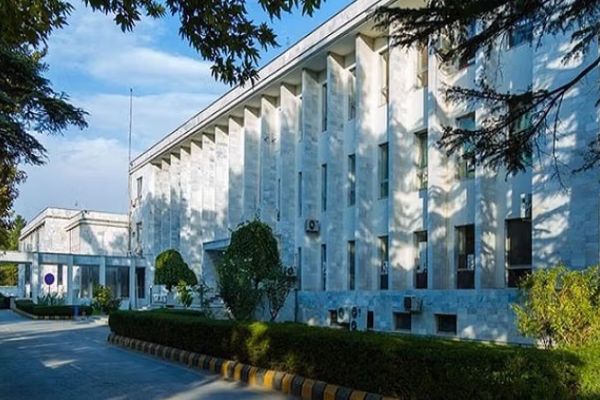 النائب السابق لوزير خارجية طالبان اعتُقل في قطر