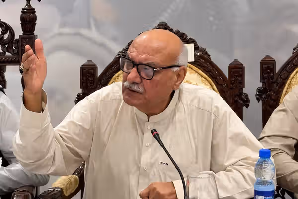 میا افتخار: د افغانستان جګړه د لویو قدرتونو د ګټو لپاره روانه ساتل شوې ده